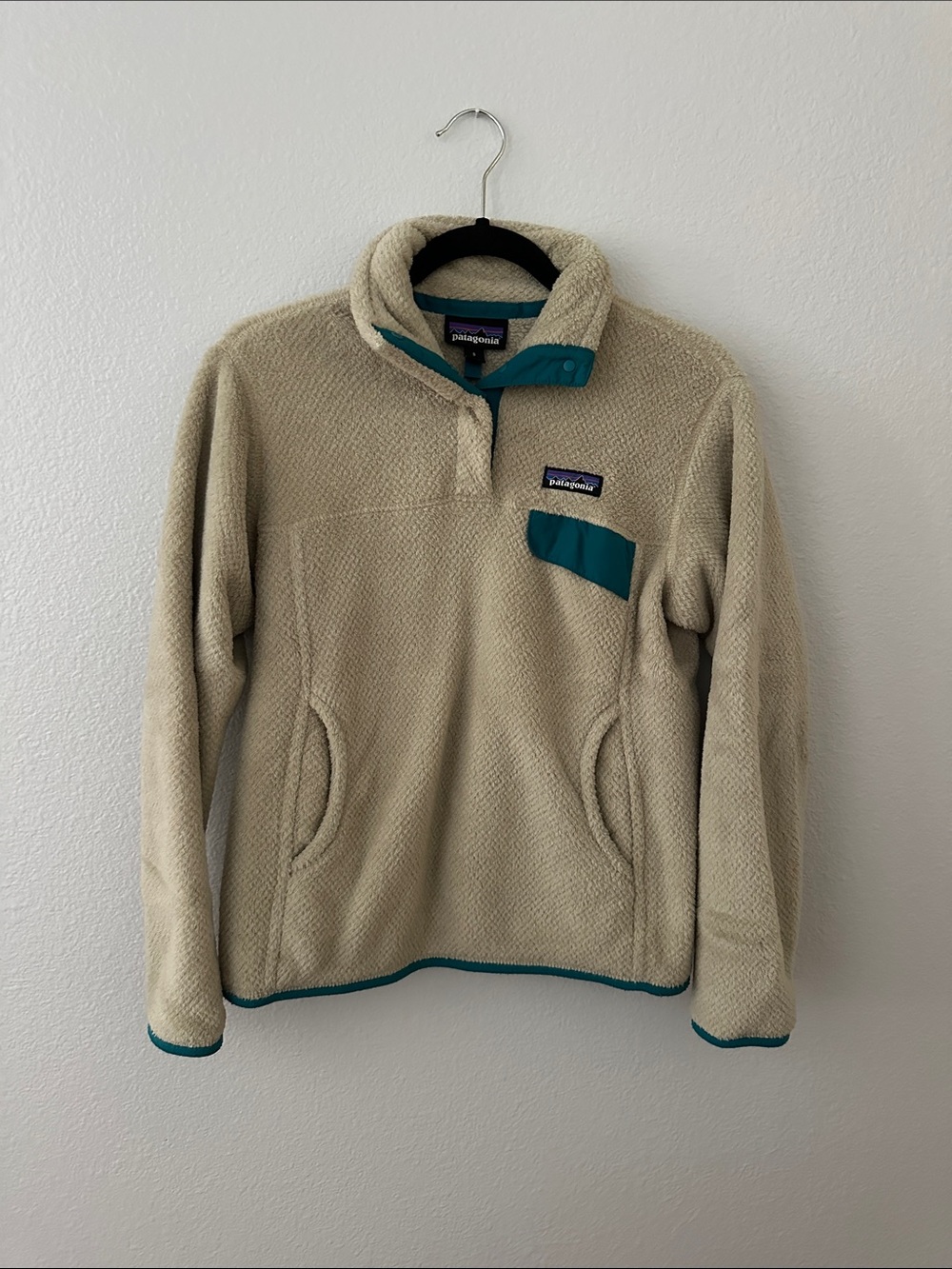 Patagonia Cream Fleece Pullover with Teal Trim